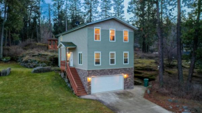 Cozy family home 2 blocks to river